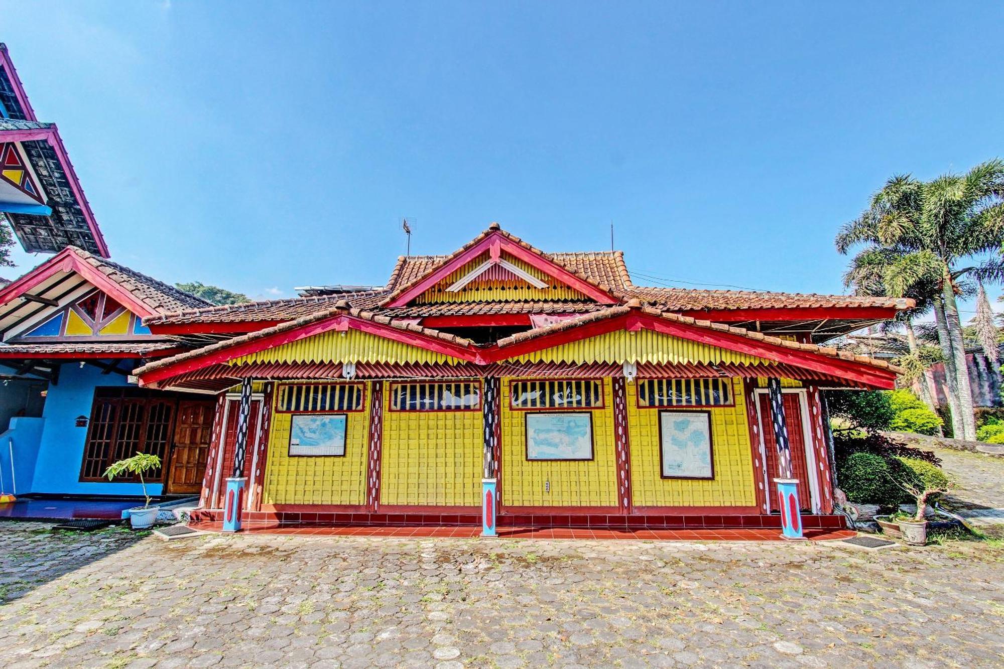 Hotel Capital O 91644 Loka Hause Salatiga Exterior foto