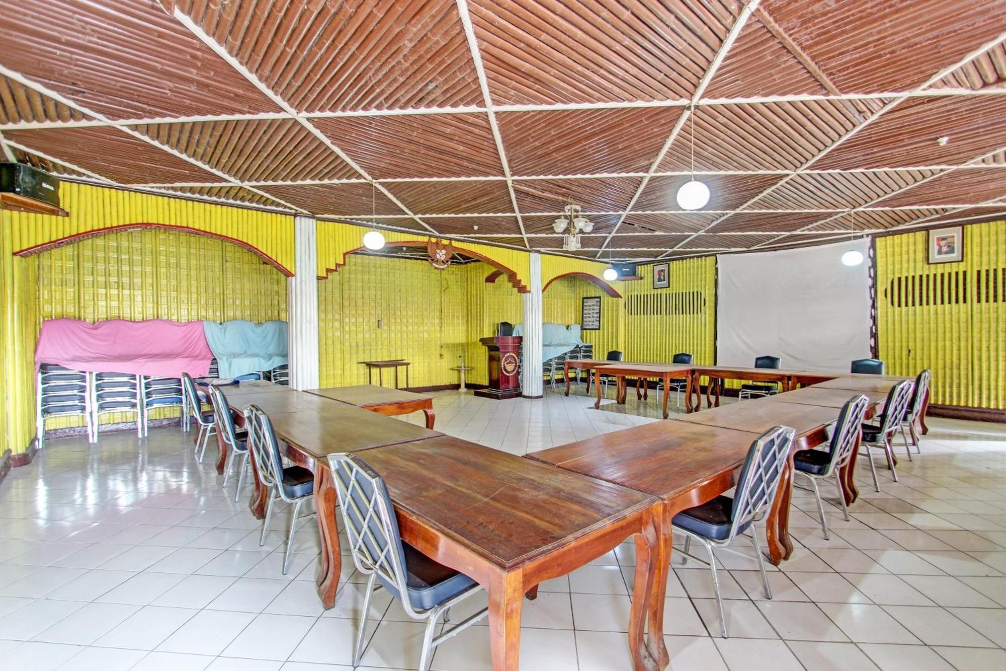 Hotel Capital O 91644 Loka Hause Salatiga Exterior foto