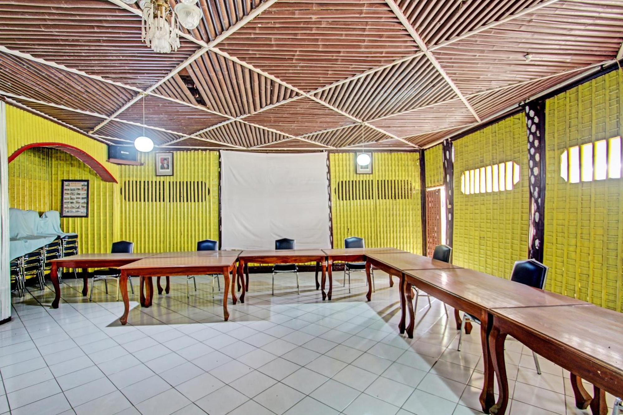Hotel Capital O 91644 Loka Hause Salatiga Exterior foto